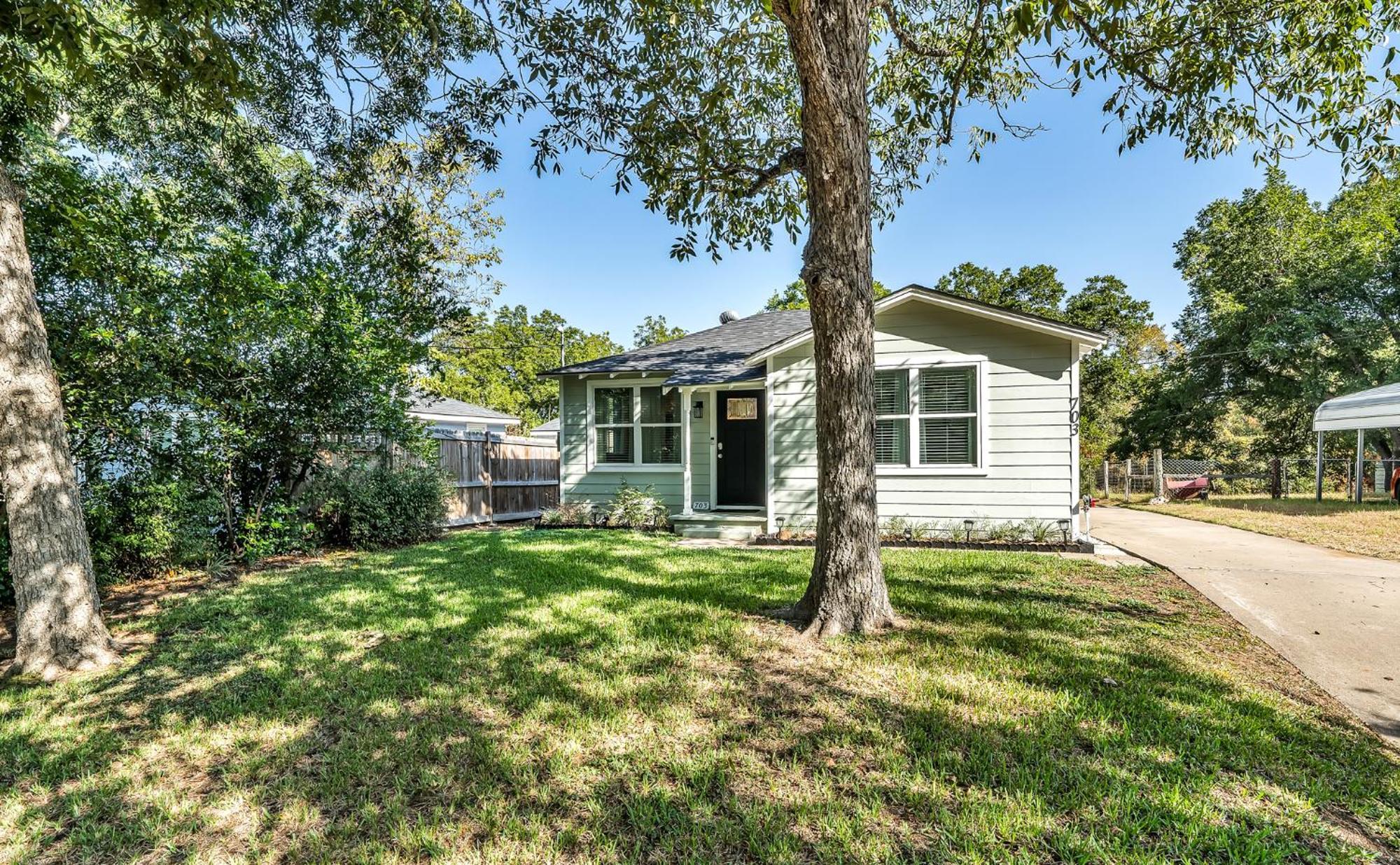 The Green Emerald Brenham Exterior photo