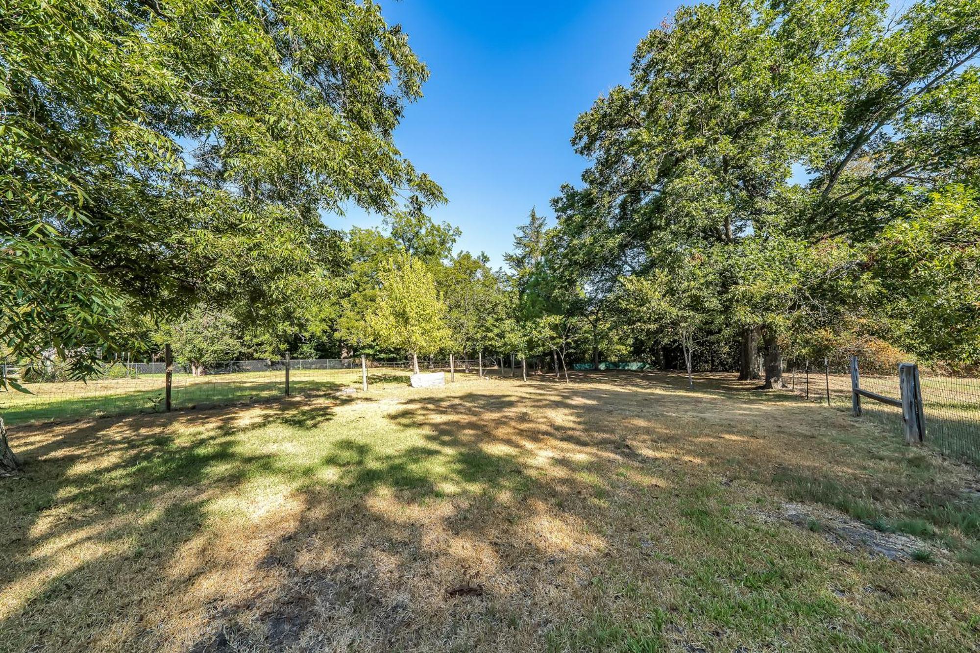 The Green Emerald Brenham Exterior photo